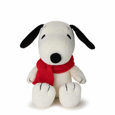 Snoopy Sitting With Scarf 17cm